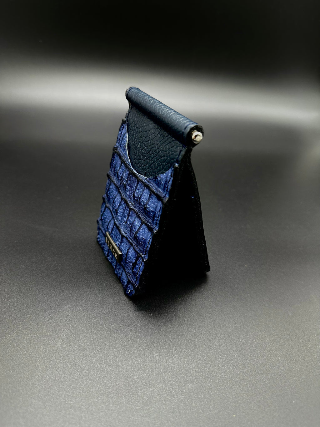 TARJETERO CON CLIP COCODRILO AZUL